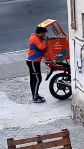 Read more about the article Takeout Delivery Boy Caught On Camera Munching Order